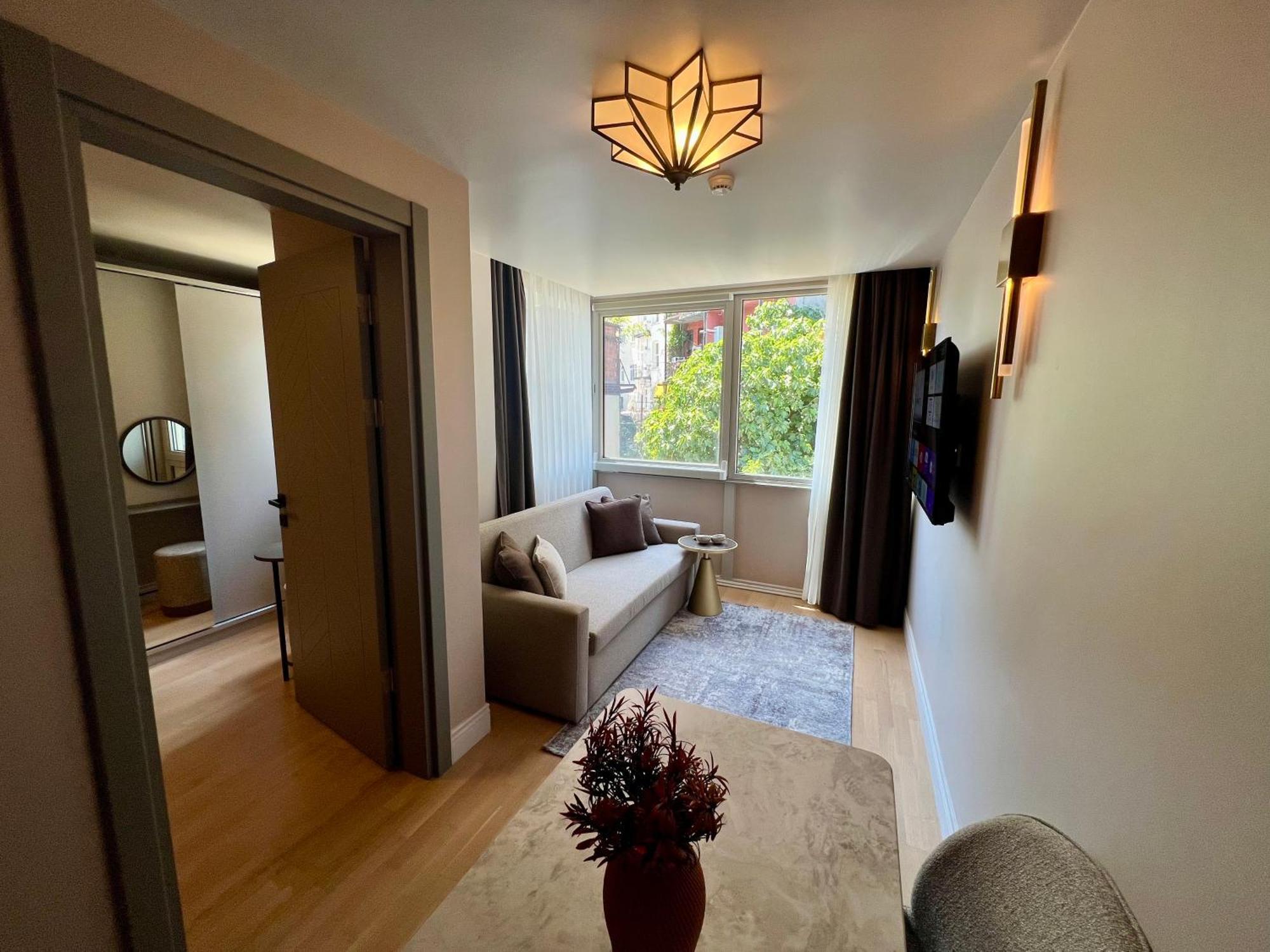 Weingart Hotel 4*