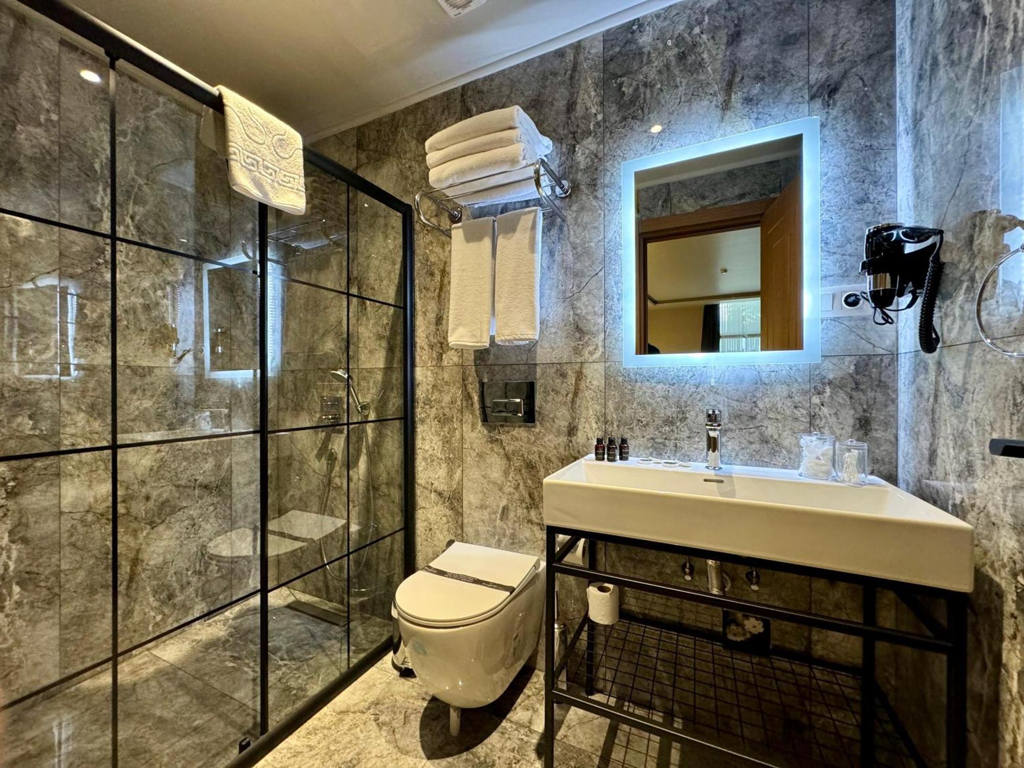 Weingart Hotel 4*